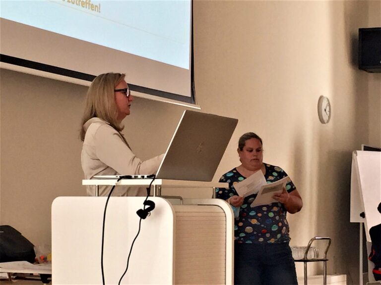 Sabine Gasser and Bernadette Schmidl inform about the importance of client-centred communication.