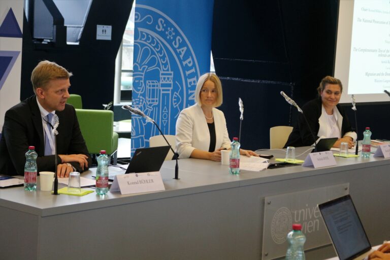 Panel III: Konrad Bühler, Stefanie Bock und Astrid Reisinger Coracini (v.l.n.r.). Máximo Langer nahm per Videozuschaltung an der Konferenz teil.