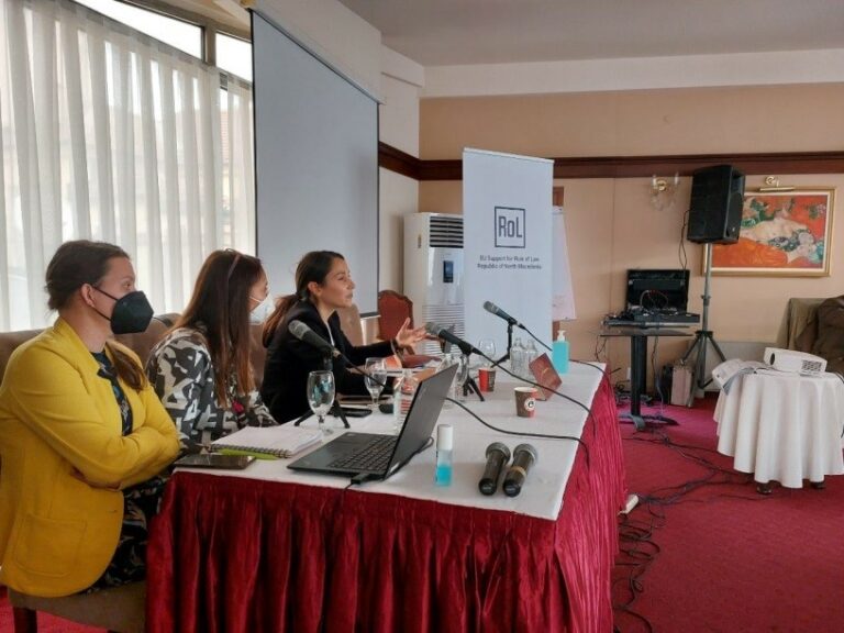 Das Expertinnenteam beim Diskussionsforum zum Thema Bewährungshilfe in Bitola ©rol.mk