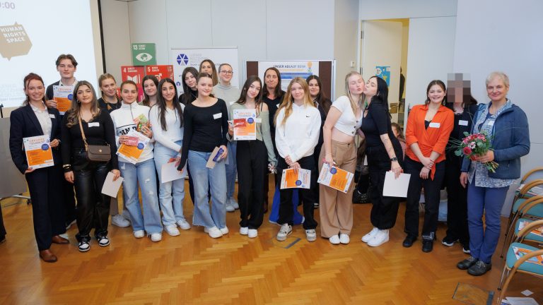 SchülerInnen und Lehrpersonen der BAfEP 10 und der VBS Hamerlingplatz ©Elena Azzalini